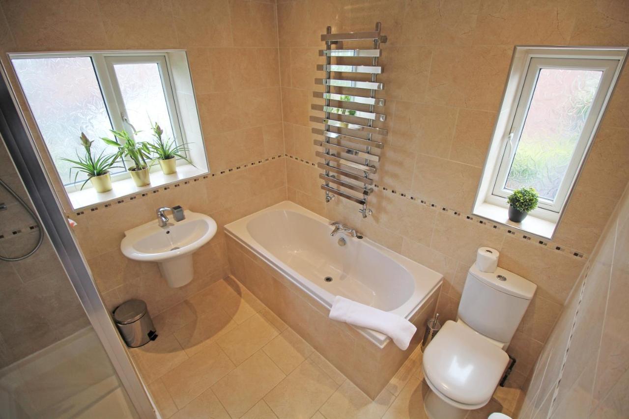 Queens Road - Luxury Spacious Home In Chester Christleton Dış mekan fotoğraf