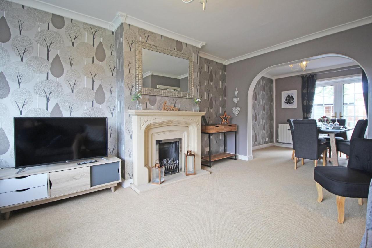 Queens Road - Luxury Spacious Home In Chester Christleton Dış mekan fotoğraf